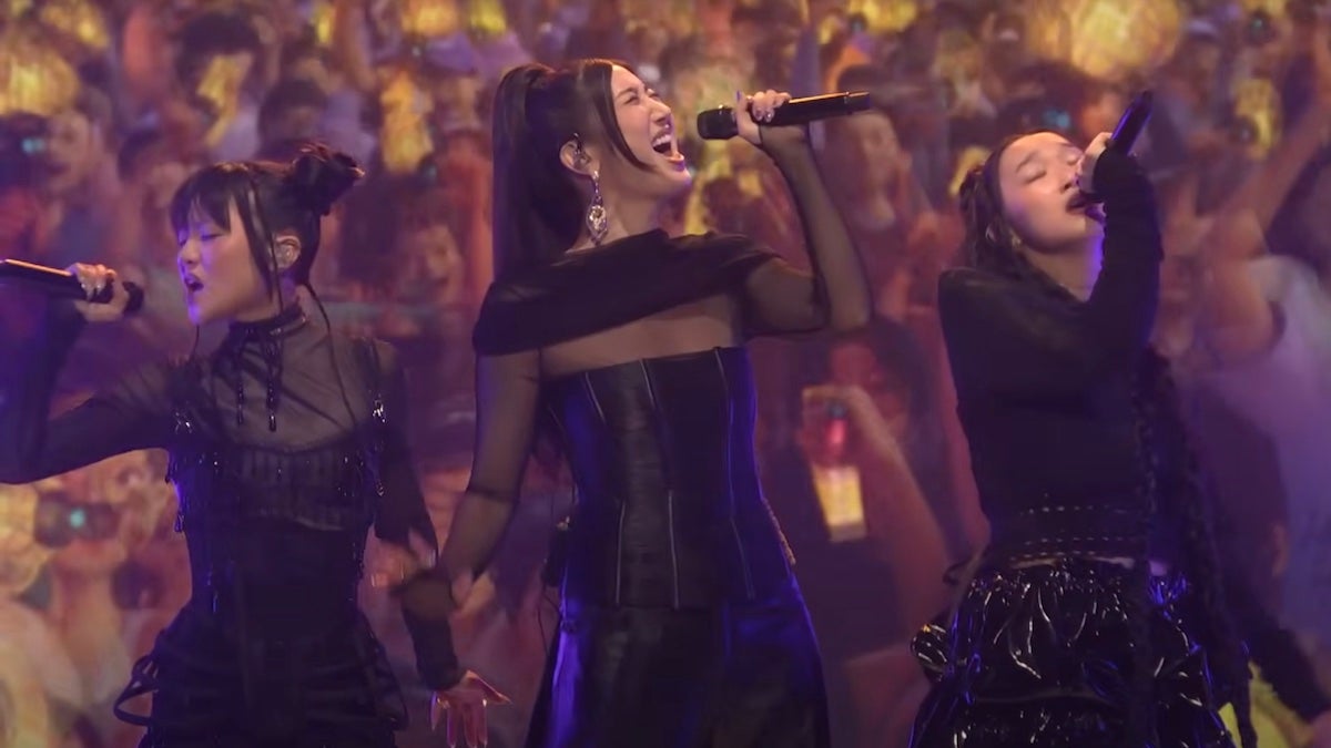 Huntr/x interprète « Golden » de « KPop Demon Hunters » en direct sur « The Tonight Show » | Vidéo