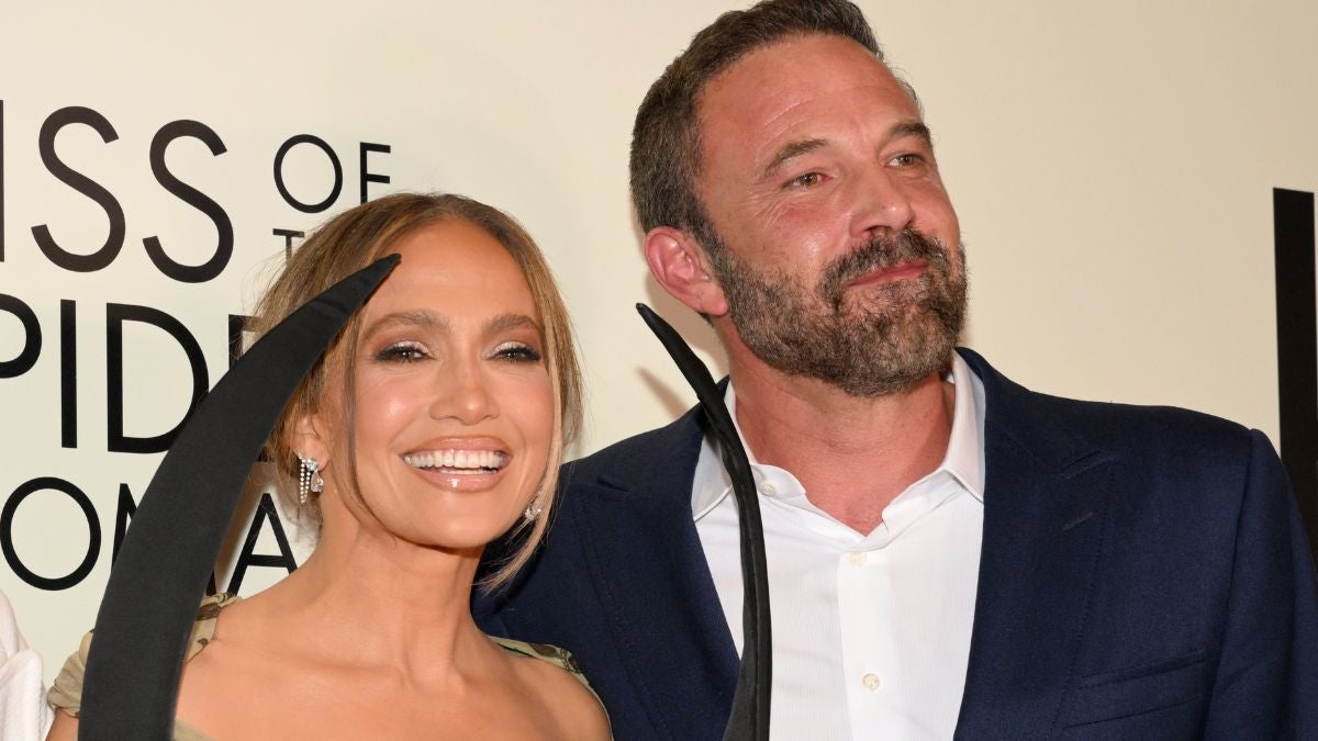 Ben Affleck fait l'éloge de l'ex Jennifer Lopez pendant les retrouvailles à «Kiss of the Spider Woman» Premiere: «Vous êtes