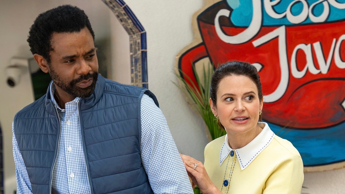 "Go-Love-Go" complète le casting de comédie romantique indépendante avec Katie Lowes et les stars de "Call Me Kat"