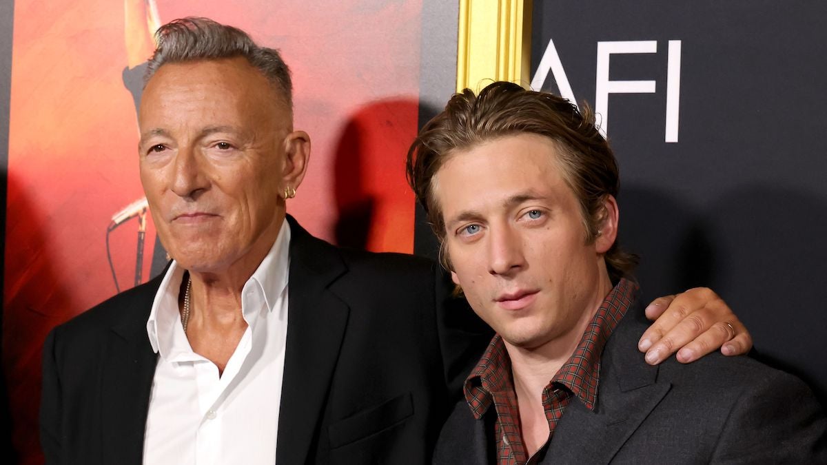Jeremy Allen White fait l'éloge de Bruce Springsteen lors de la première de Los Angeles – même s'il n'a pas beaucoup demandé au patron