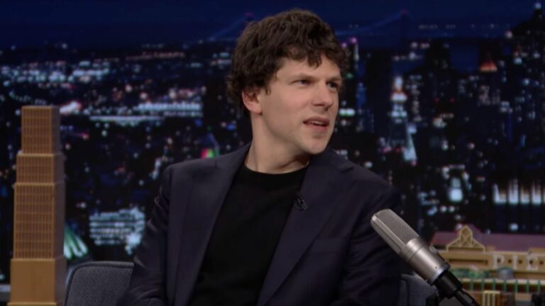 Jesse Eisenberg plaisante en disant que le braquage du Louvre était la promotion de « Now You See Me 3 » : « Nous essayons d'attirer les gens