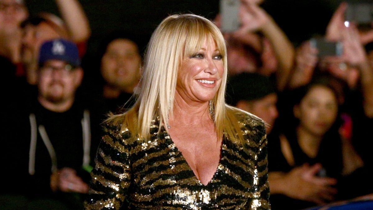 Le clone d'IA de Suzanne Somers créé 2 ans après sa mort par son mari Alan Hamel : "Je ne peux vraiment pas le dire"