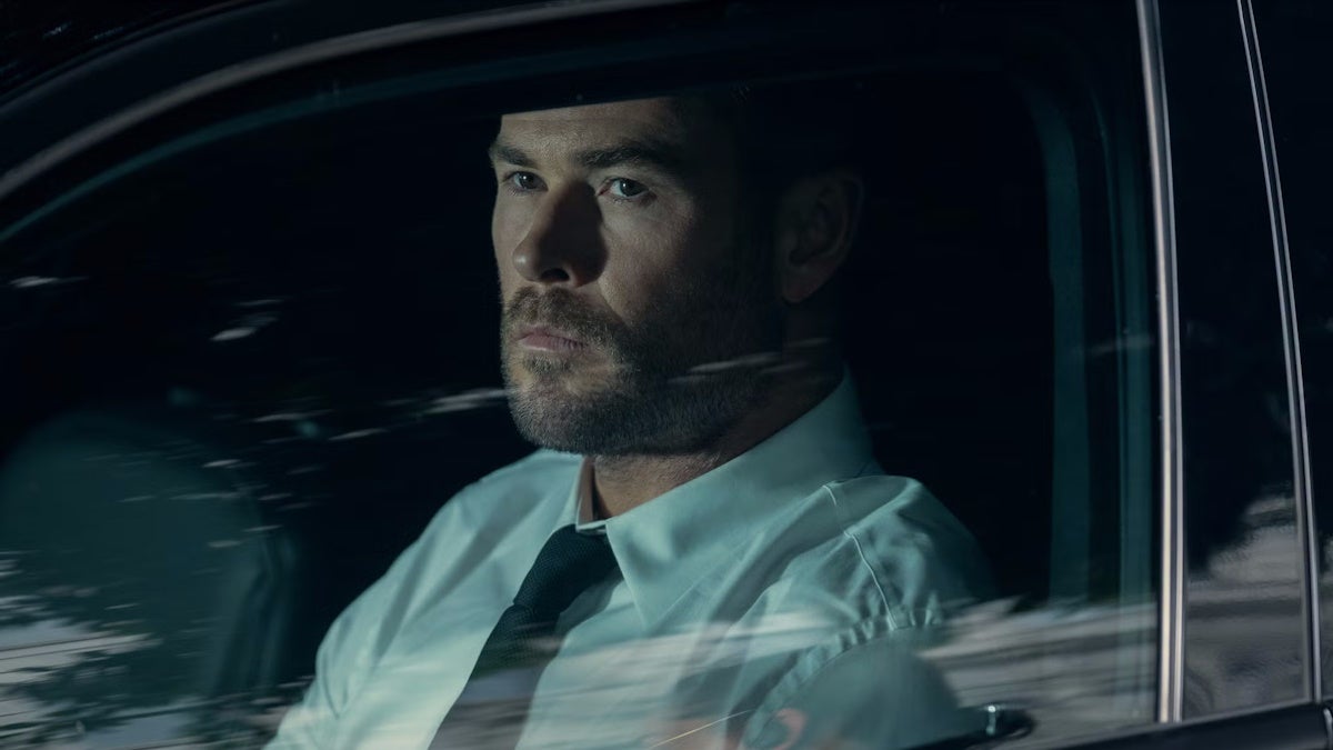 Mark Ruffalo et Chris Hemsworth jouent le flic et le voleur dans la bande-annonce d'Amazon "Crime 101"