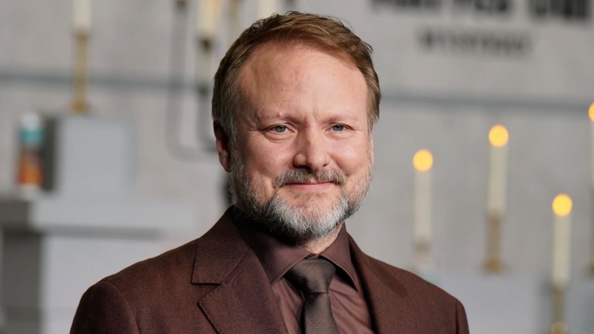 Rian Johnson exprime sa frustration face à la distribution de "Wake Up Dead Man" et encourage ses fans à appeler leur