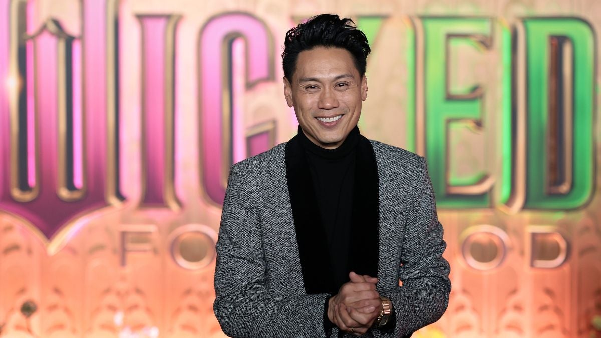 Jon M. Chu admet qu'il a délibérément gardé la scène finale "Wicked : For Good" des dirigeants du studio :