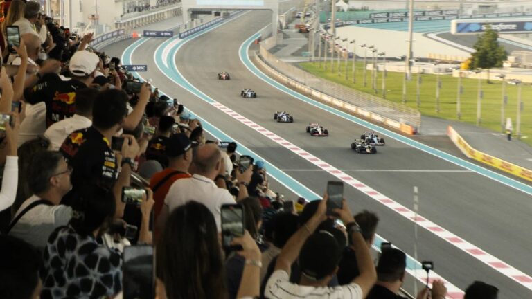 « F1 » a filmé 5 000 heures de séquences avant que le monteur Stephen Mirrione ne se mette au travail : « J'étais vraiment