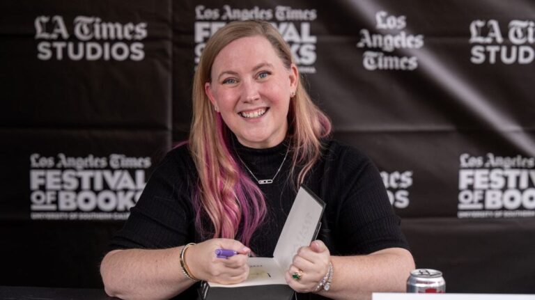 Amazon MGM va adapter le roman d'amour de Rebecca Yarros « La dernière lettre »