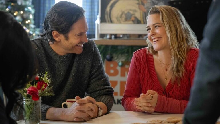 Critique de « A Merry Little Ex-Mas »: Alicia Silverstone traîneaux dans Corny Netflix Rom-Com