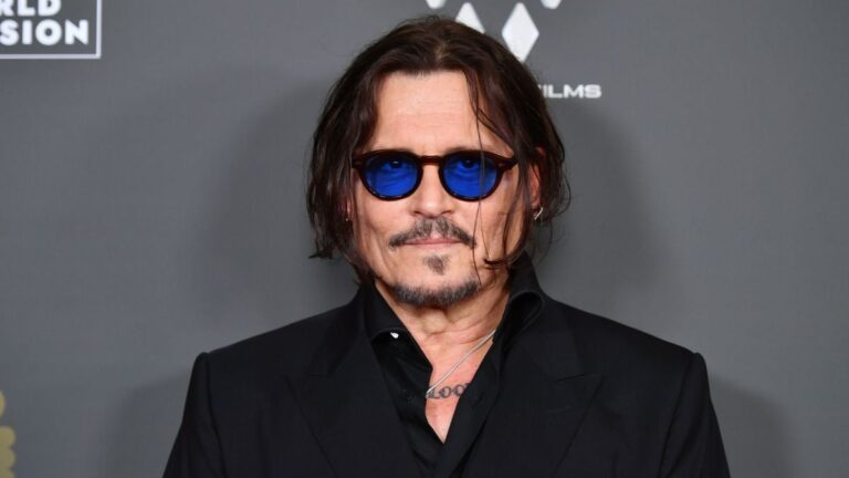 Johnny Depp explique comment il envisage de s'approprier Ebenezer Scrooge : « Un angle différent sur lui »