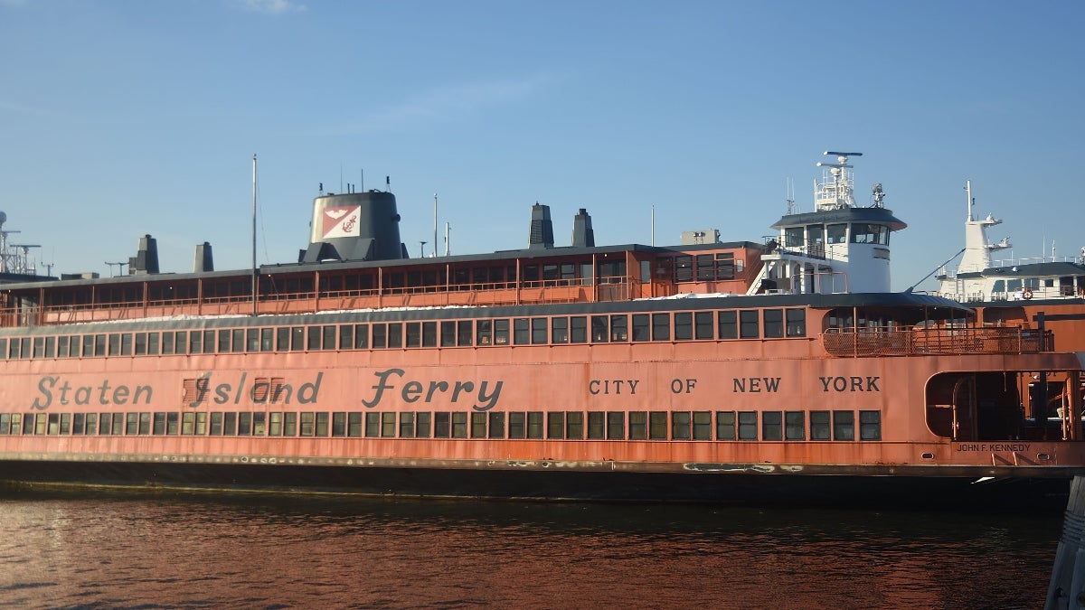 Le ferry de Staten Island de Colin Jost et Pete Davidson n'est plus à vendre, parrainage de Sports Nike