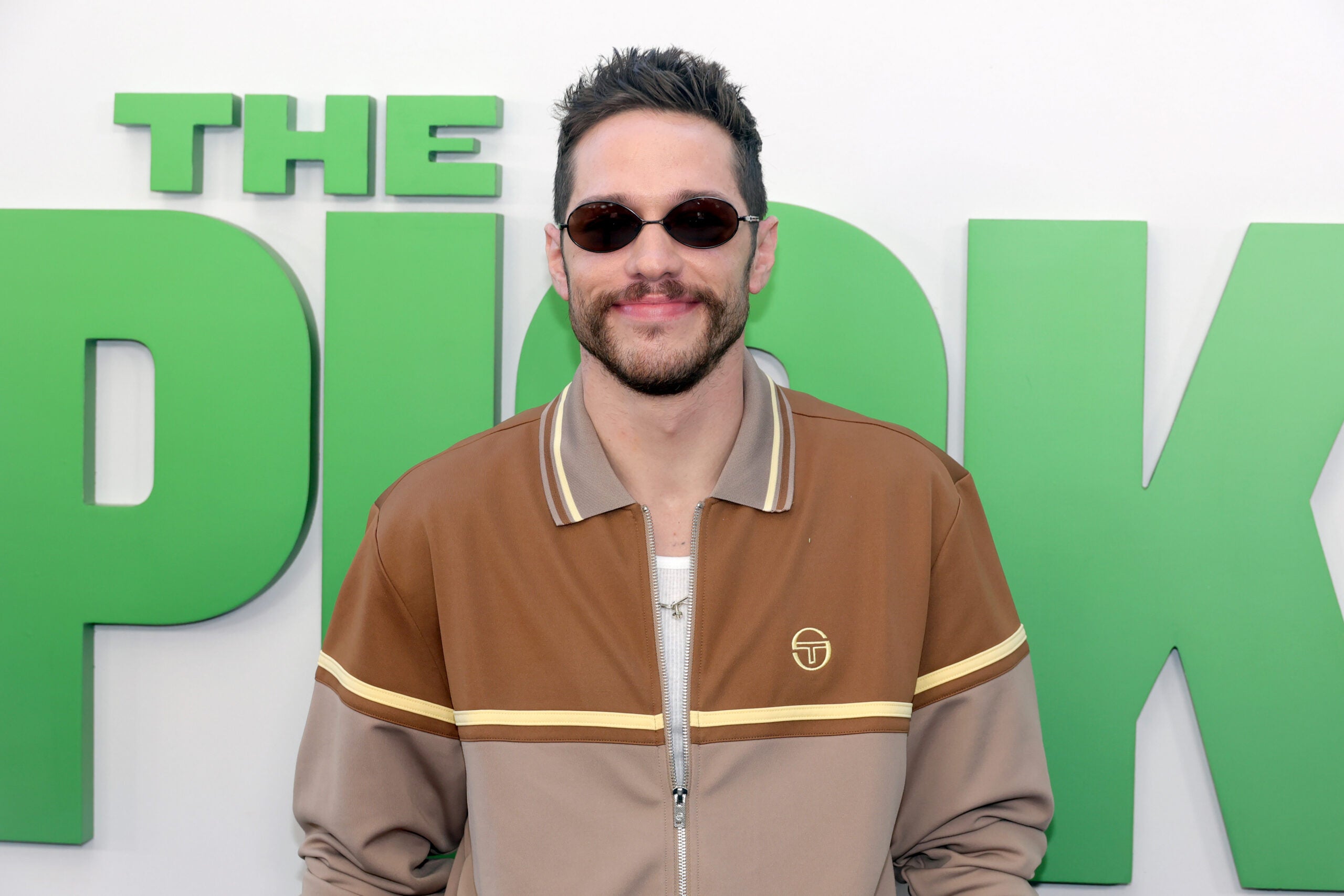 Pete Davidson fait l'éloge d'Eddie Murphy, « infiniment plus talentueux » : « comprend ce que je vis »