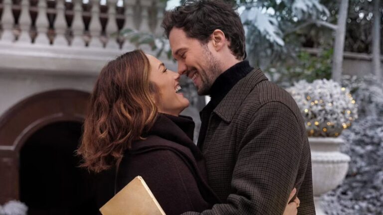 Revue « Champagne Problems » : la pétillante comédie romantique de vacances Netflix fait, de plus en plus, ce que font ces films