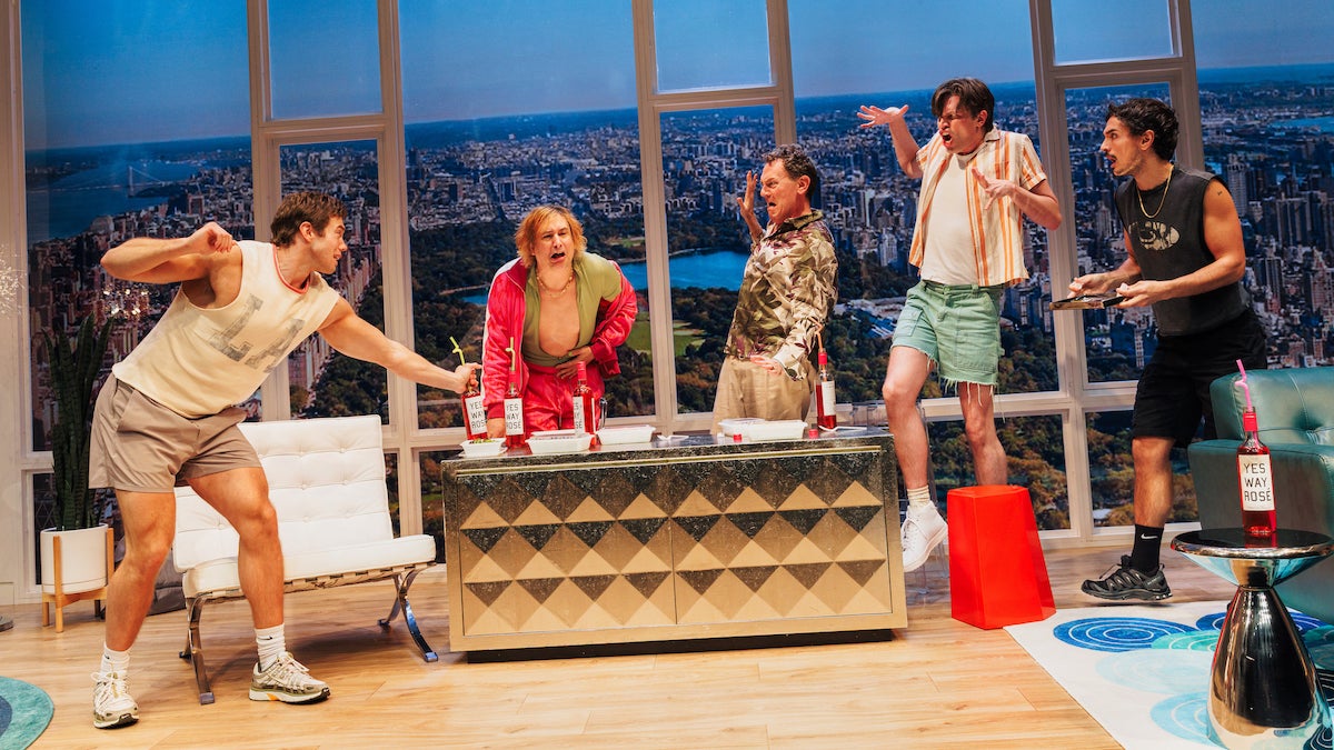 Revue Off Broadway de « Messy White Gays » : les garçons du groupe développent un