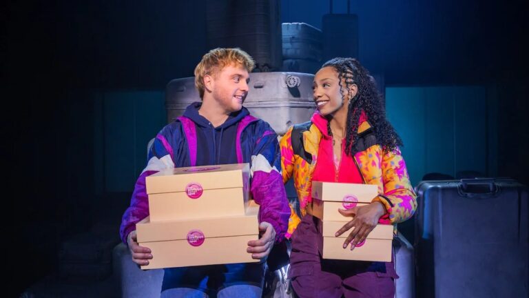 Revue de Broadway « Two Strangers » : ils chantent ensemble, ils dansent