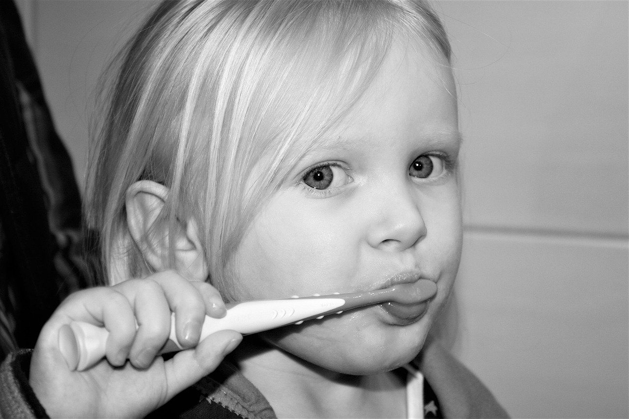 brush teeth 2103217 1280