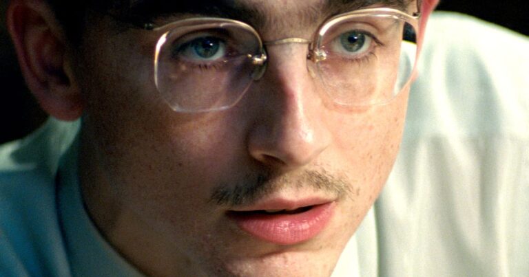 Revue de Marty Supreme – Josh Safdie travaillant dans un…