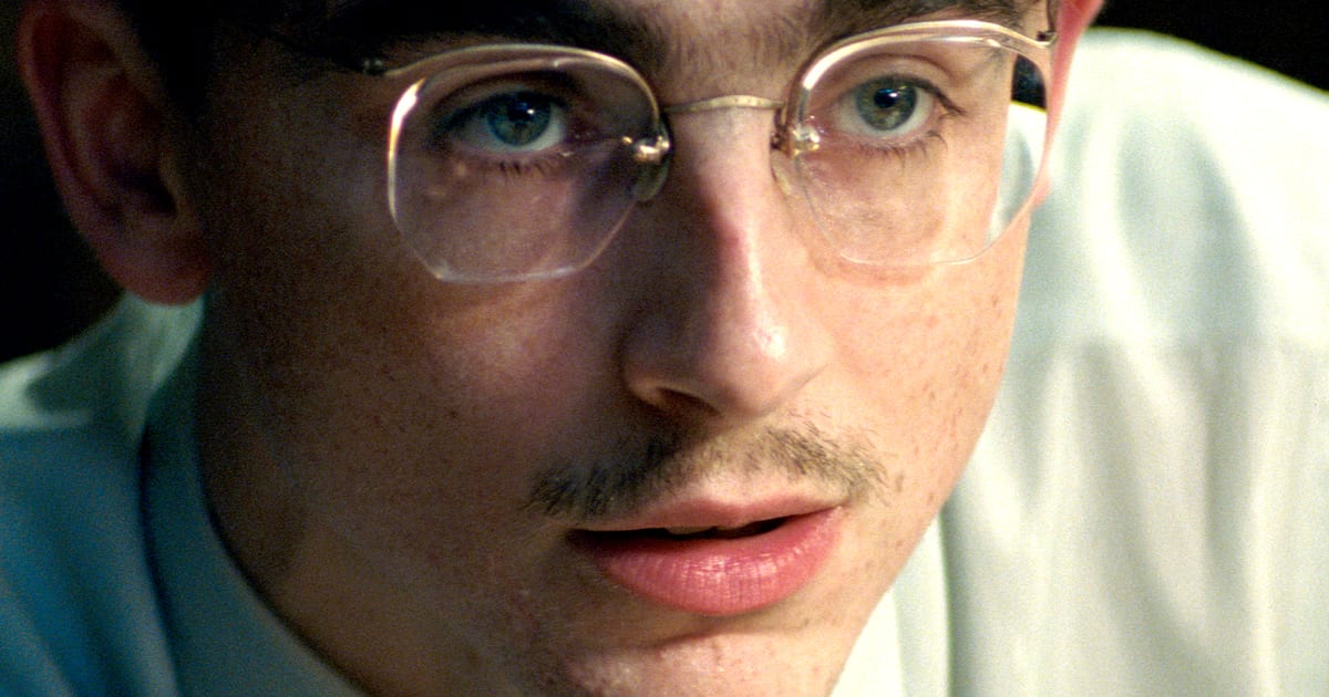 Revue de Marty Supreme – Josh Safdie travaillant dans un…