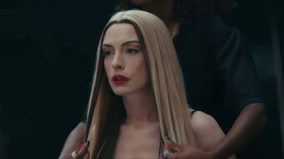 Bande-annonce de "Mother Mary": Anne Hathaway chante, est peut-être une sorcière dans le film A24 avec des chansons de Charli XCX,