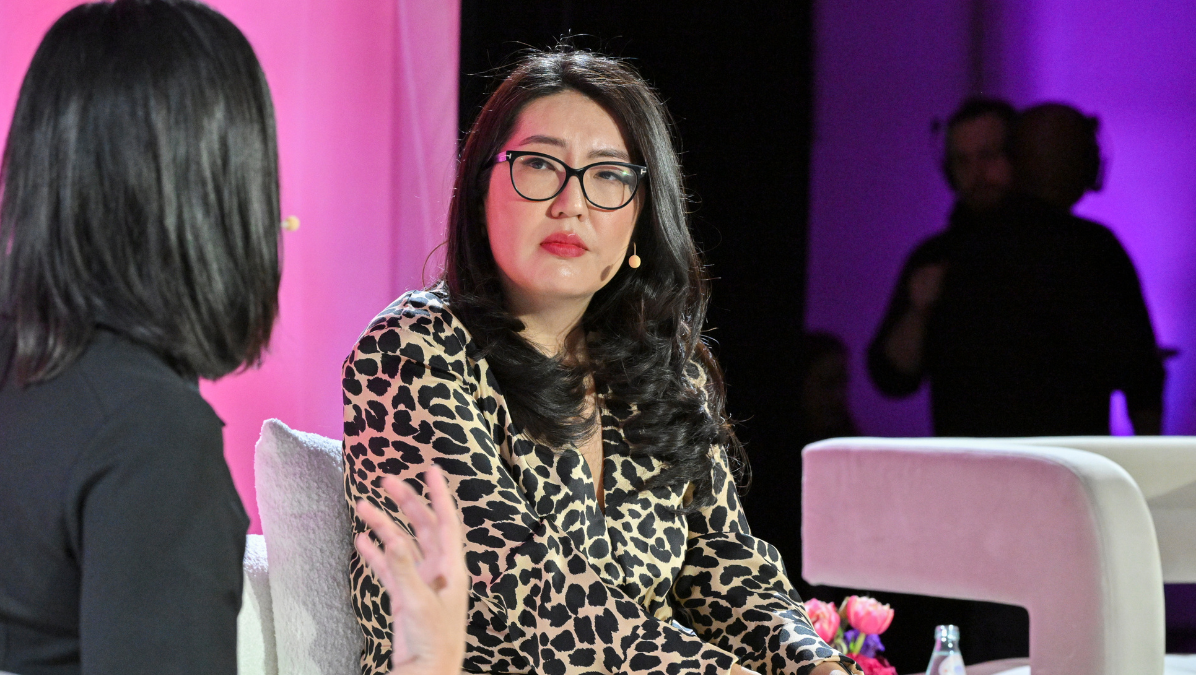 Jenny Han dit que le scénario du film "L'été où je suis devenue jolie" est terminé, mais jongle avec plus de films et de livres
