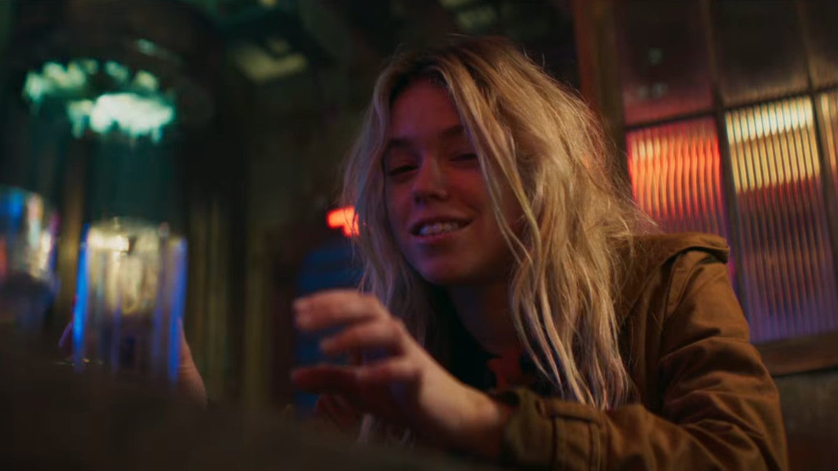 La première bande-annonce de "Supergirl" présente Milly Alcock en tant que femme heavy metal de demain