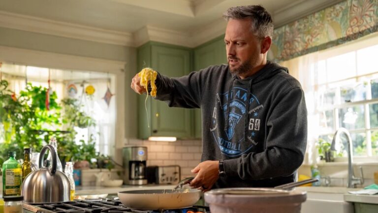 « The Breadwinner » de Nate Bargatze présente le comédien comme un « Mr. » des temps modernes. Maman'