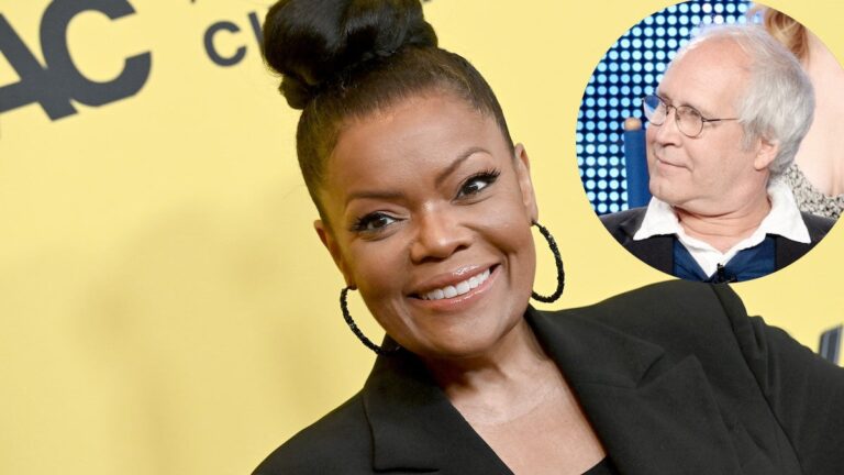 Yvette Nicole Brown s'exprime au milieu de Chevy Chase Doc Dustup : « Gardez mon nom hors de votre bouche »