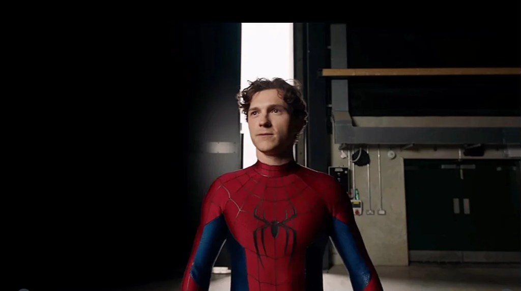 Tom Holland dévoile le nouveau costume de Spider-Man