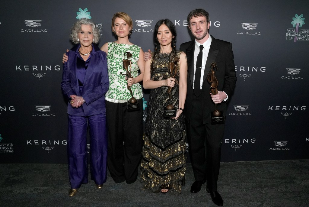 Jane Fonda, Jessie Buckley, Chloé Zhao et Paul Mescal au gala des Palm Springs Awards