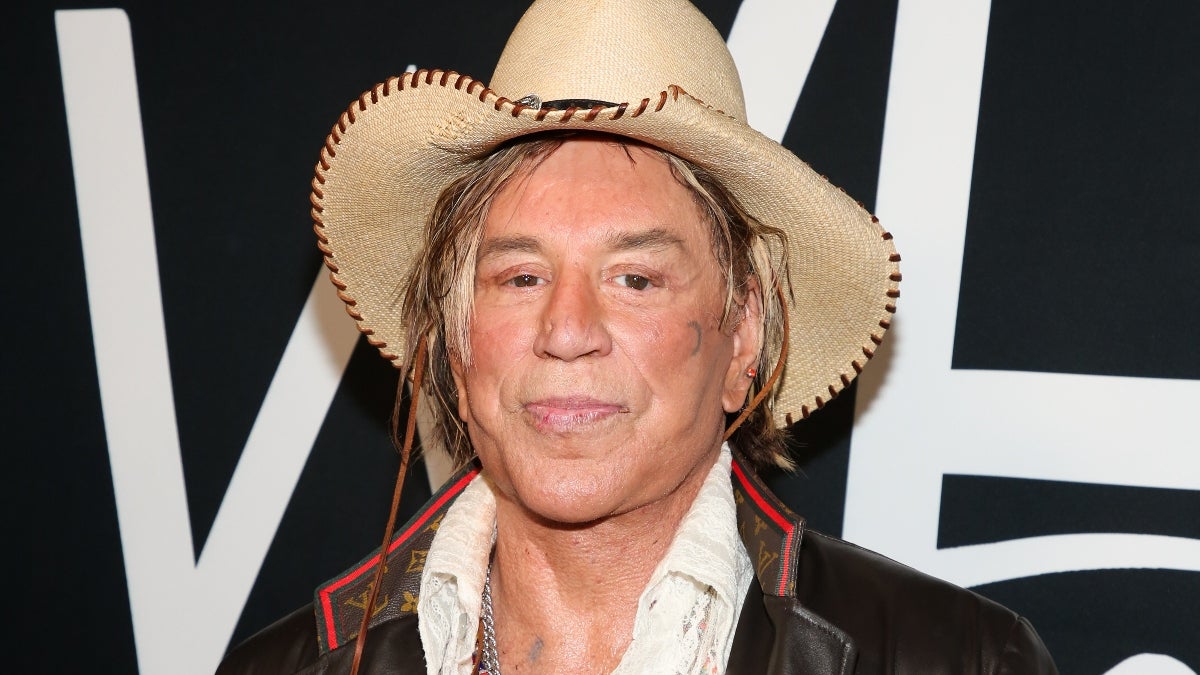 Mickey Rourke nie avoir approuvé GoFundMe « humiliant » suite à la menace d'expulsion | Vidéo