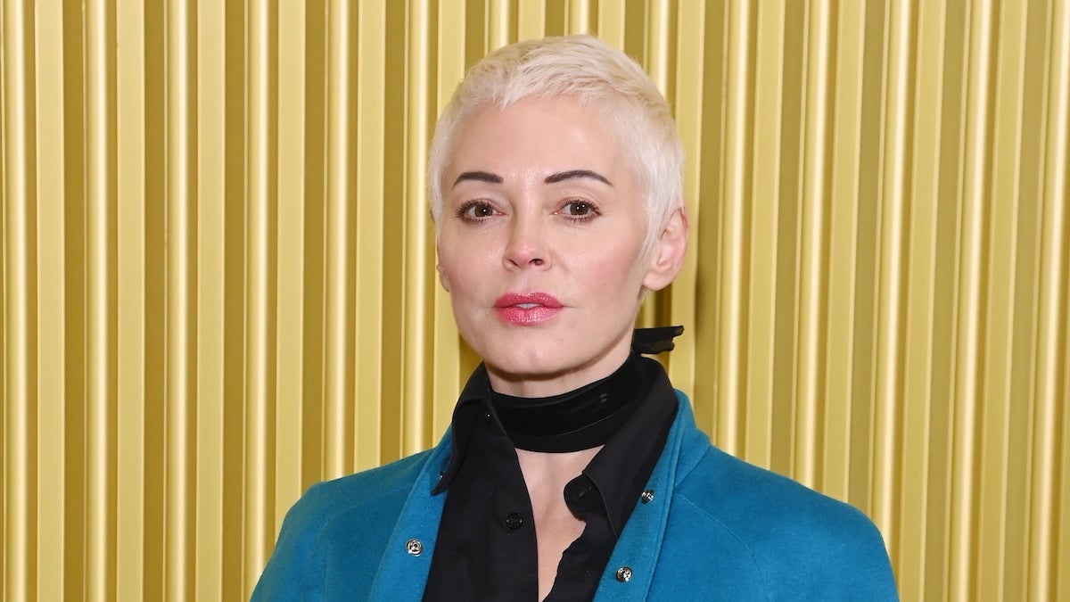 L'accusatrice de Weinstein, Rose McGowan, ne croit pas qu'il soit réellement en prison : "J'adorerais voir un