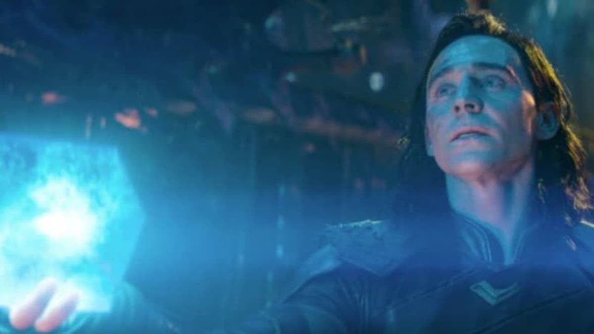 Tom Hiddleston attribue à "Batman" de Tim Burton son parcours Marvel : "Je ne pense pas que j'aurais joué Loki"