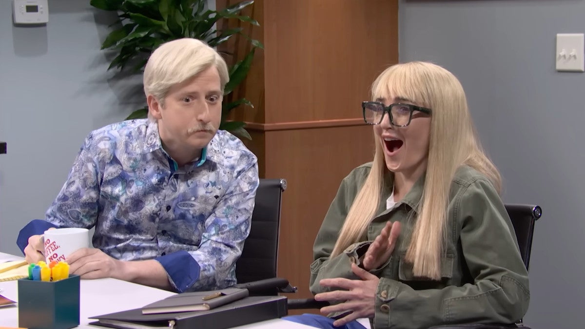 La star de « SNL », Chloe Fineman, se brise pendant Spit Take Gag dans une parodie non diffusée de la saison 3 de « Euphoria » |