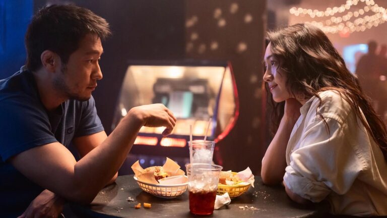 Pourquoi Stephanie Ahn, réalisatrice de Sundance Gem « Bedford Park », voulait d'abord un acteur blanc pour elle