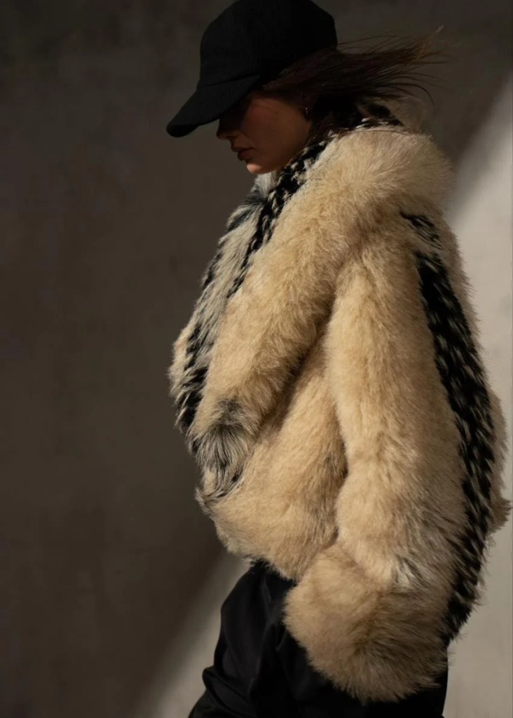 Veste Auter "Renard" en fausse fourrure. Source : Auter