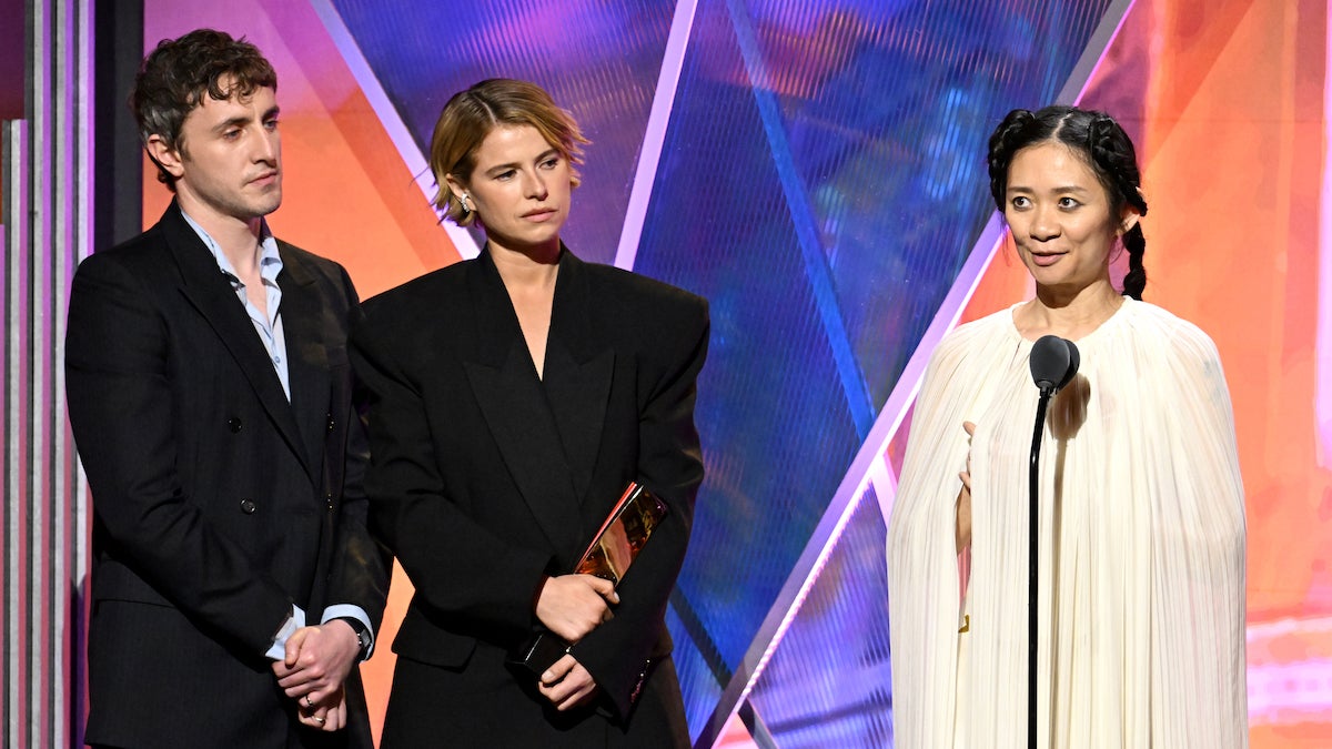 Chloé Zhao révèle son parcours personnel pour passer de « Nomadland » à « Hamnet »
