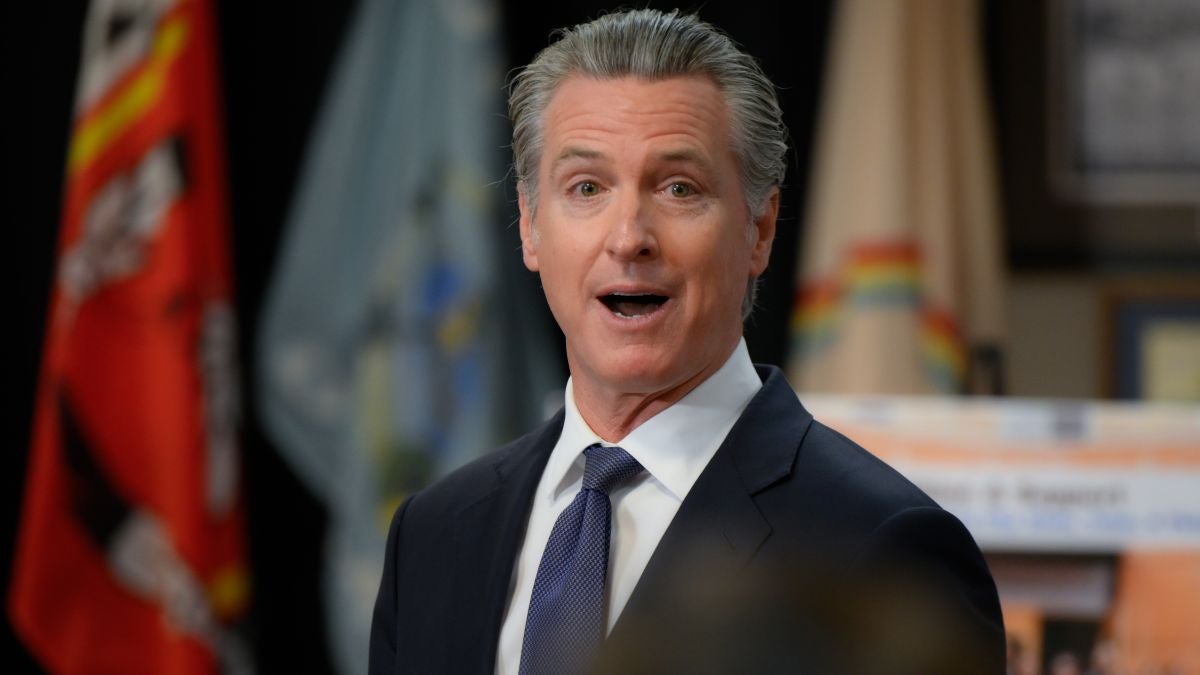 Gavin Newsom va lancer une étude sur la censure présumée du « contenu critique envers Trump » par TikTok