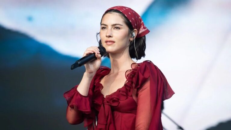 Gracie Abrams fera ses débuts d'actrice dans « Please » d'A24