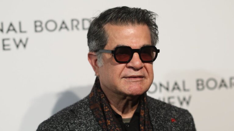 Jafar Panahi déplore la mort et la destruction en Iran et appelle au soutien d'Hollywood : « Une réalité ébranlée »
