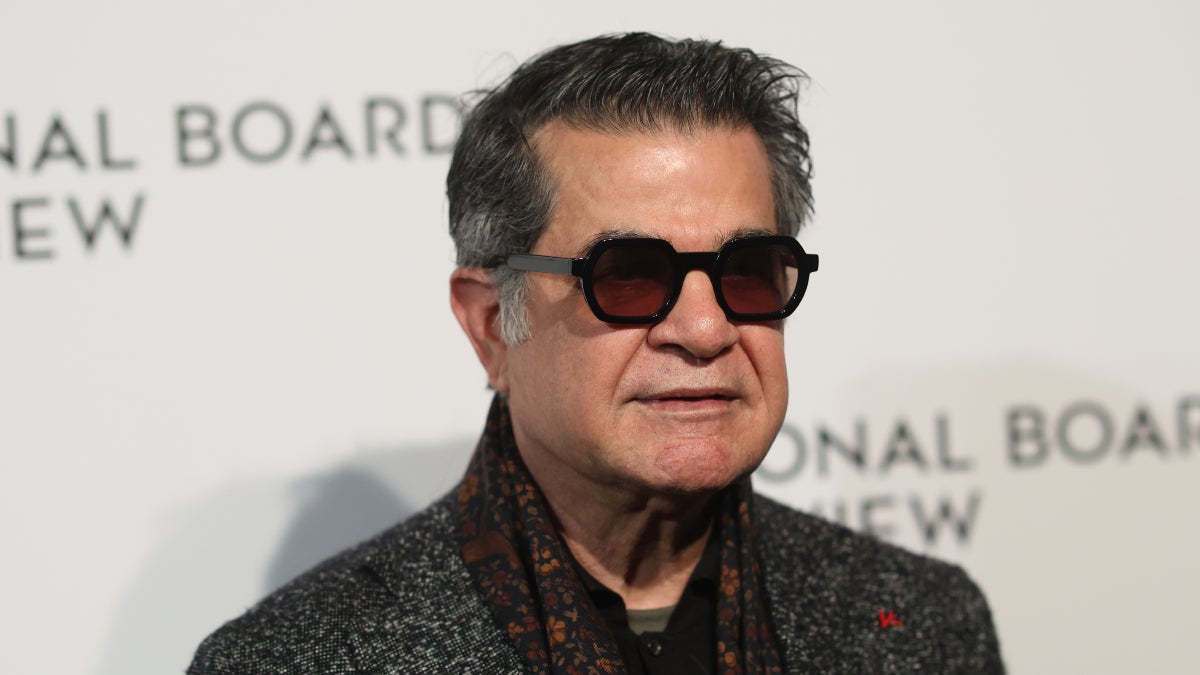 Jafar Panahi déplore la mort et la destruction en Iran et appelle au soutien d'Hollywood : « Une réalité ébranlée »