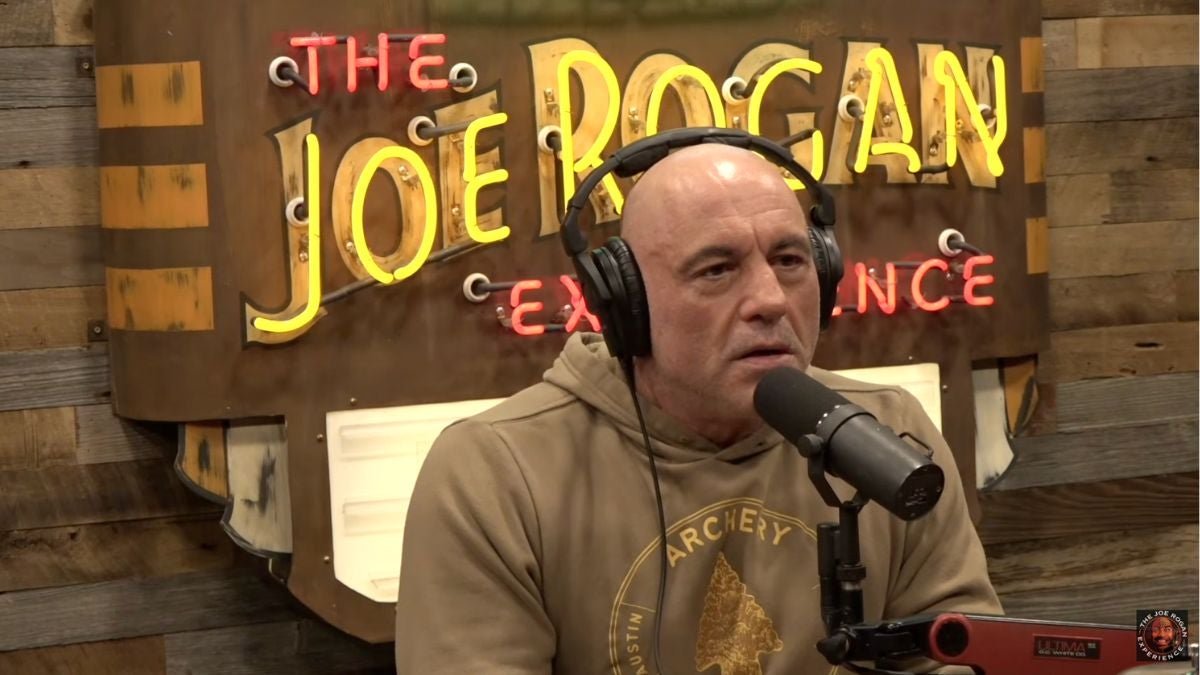 Joe Rogan dit qu'il ne s'est pas présenté aux Golden Globes en raison de frais d'entrée de 500 $ : "Je ne veux pas en faire partie