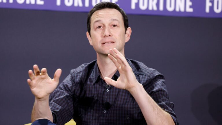Joseph Gordon-Levitt se rend dans l'Utah pour soutenir le projet de loi sur la transparence de l'IA de l'État