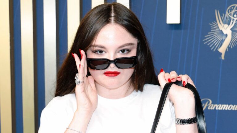 La star de « Hacks », Megan Stalter, quitte TikTok et déclare que les nouveaux propriétaires censurent le contenu sur ICE