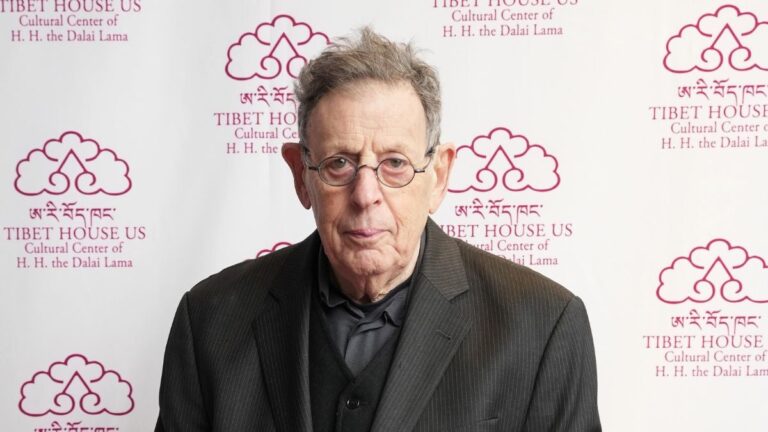 Le compositeur Philip Glass retire la première de sa symphonie « Lincoln » du Kennedy Center