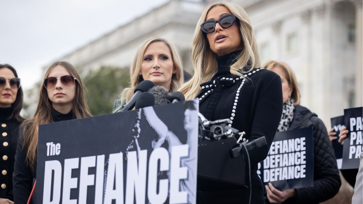 Paris Hilton affirme que sa fuite de sex tape de 2004 reflète la crise actuelle de l'IA Deepfake : « la nouvelle forme de