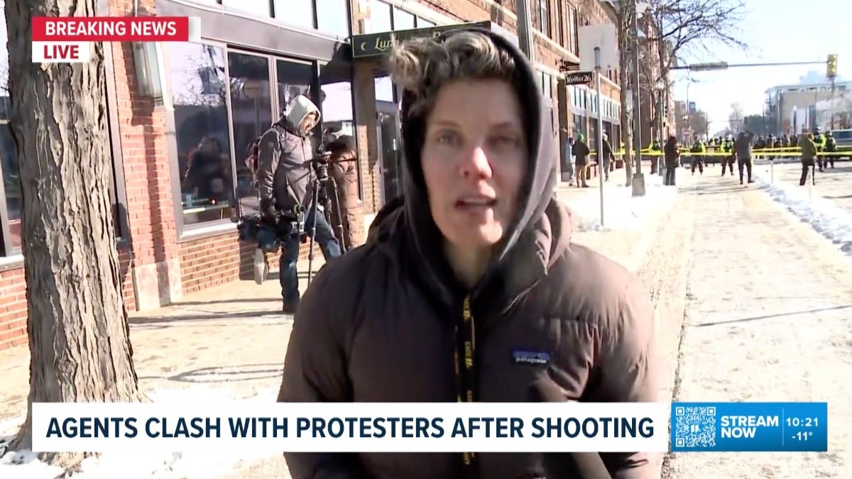 Un journaliste de Minneapolis TV aspergé de poivre alors qu'il couvrait la deuxième fusillade meurtrière perpétrée par des agents de l'ICE | Vidéo