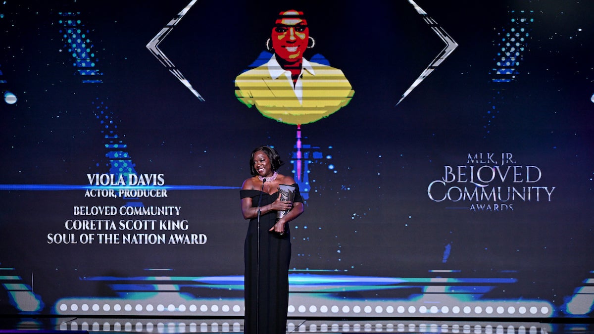 Viola Davis et Billie Eilish parmi les lauréats 2026 des MLK Jr. Beloved Community Awards | Exclusif