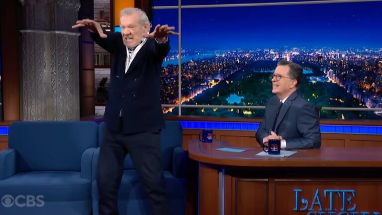 Ian McKellen dit qu'il a crié « Mar-a-Lago » dans la scène « Avengers : Doomsday » lorsque les frères Russo lui ont demandé