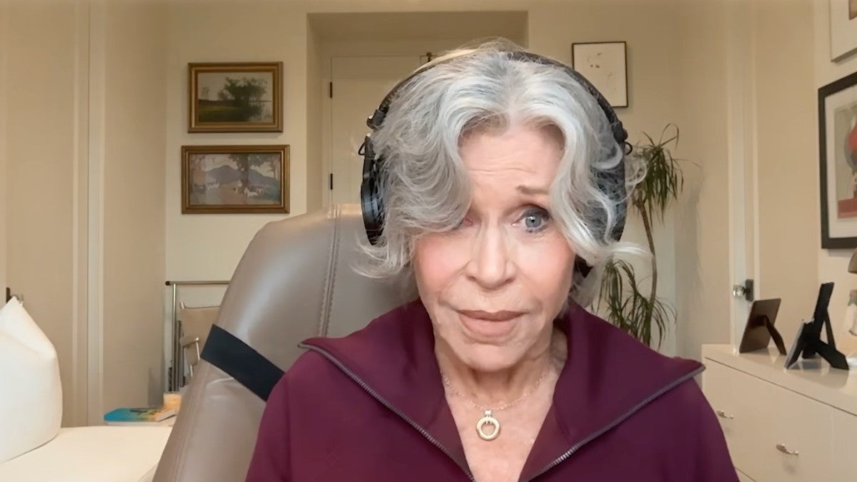 Jane Fonda est allongée dans son lit et imagine ce qu'elle dirait à Trump : « J'essaierais de toucher son cœur » | Vidéo