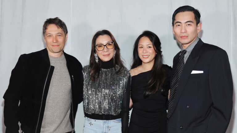 Michelle Yeoh qualifie le court métrage de 2 jours « Sandiwara » avec Sean Baker de « Masterclass » | Vidéo