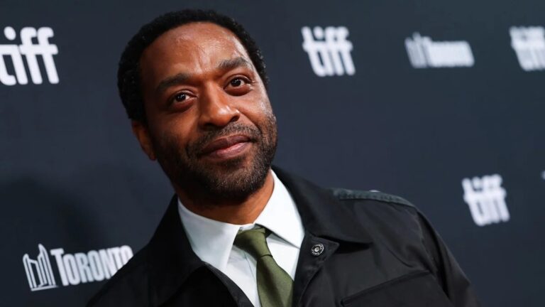 Chiwetel Ejiofor rejoint Scarlett Johansson dans « L'Exorciste » de Mike Flanagan